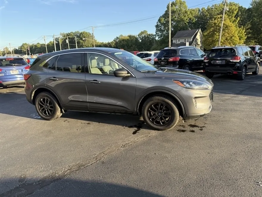 2022 Ford Escape SE photo 1
