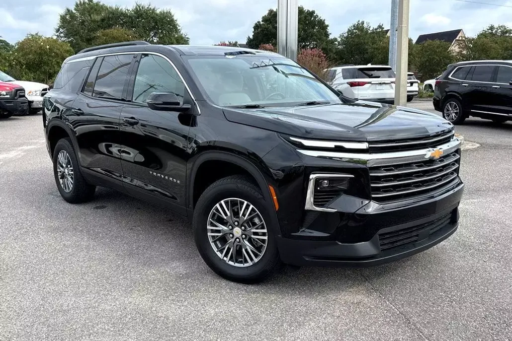 2025 Chevrolet Traverse photo 1