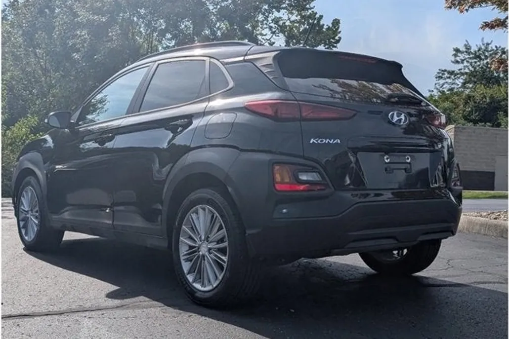 2021 Hyundai Kona SEL photo 1