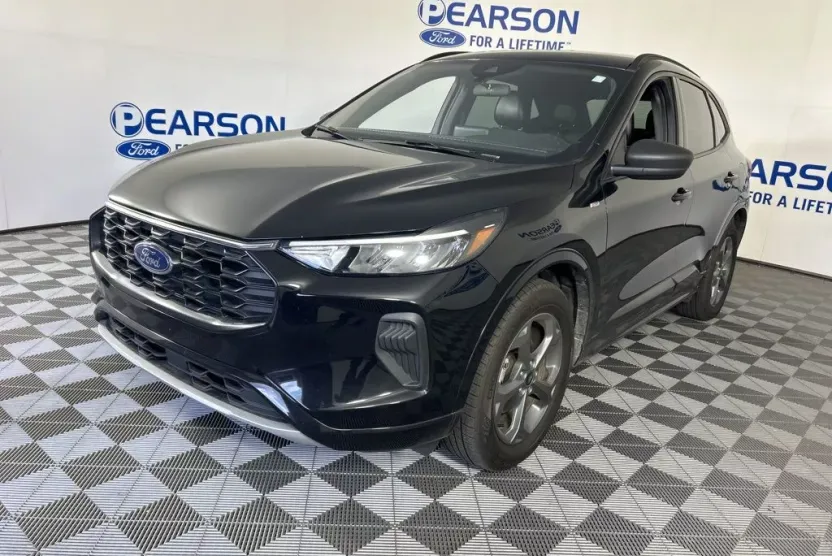 2023 Ford Escape ST-Line photo 1