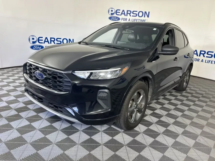 2023 Ford Escape ST-Line photo 1