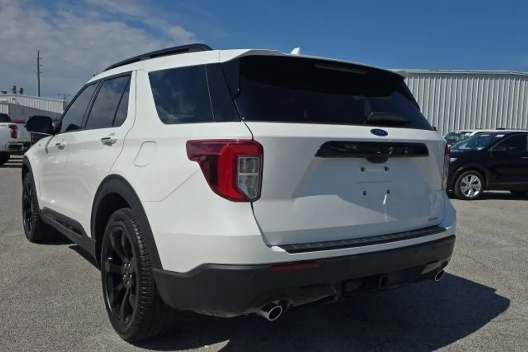 2023 Ford Explorer ST-Line photo 1