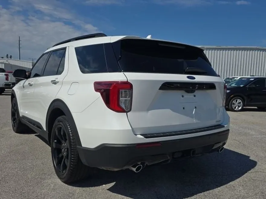 2023 Ford Explorer ST-Line photo 1