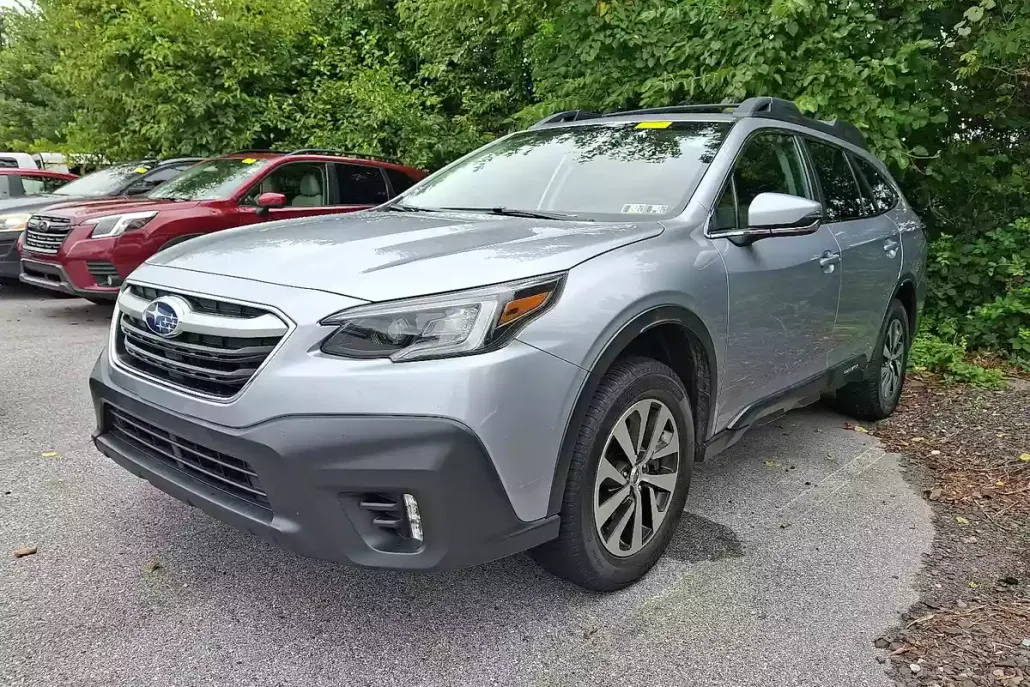 2020 Subaru Outback Premium photo 1