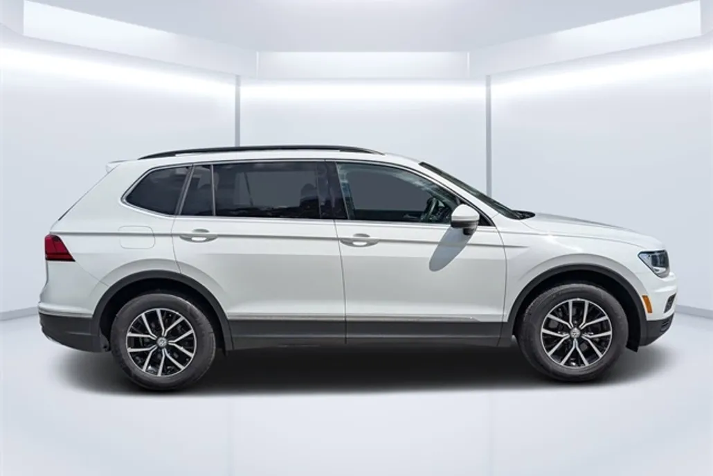 2021 Volkswagen Tiguan SE photo 1