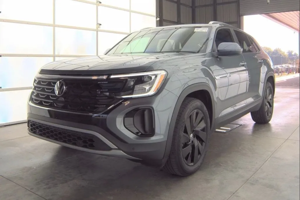 2025 Volkswagen Atlas Cross Sport SE Technology photo 1