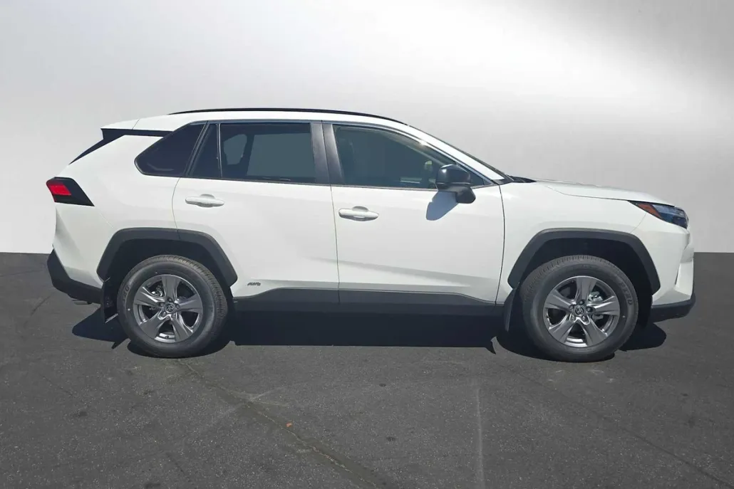 2025 Toyota RAV4 Hybrid LE photo 1