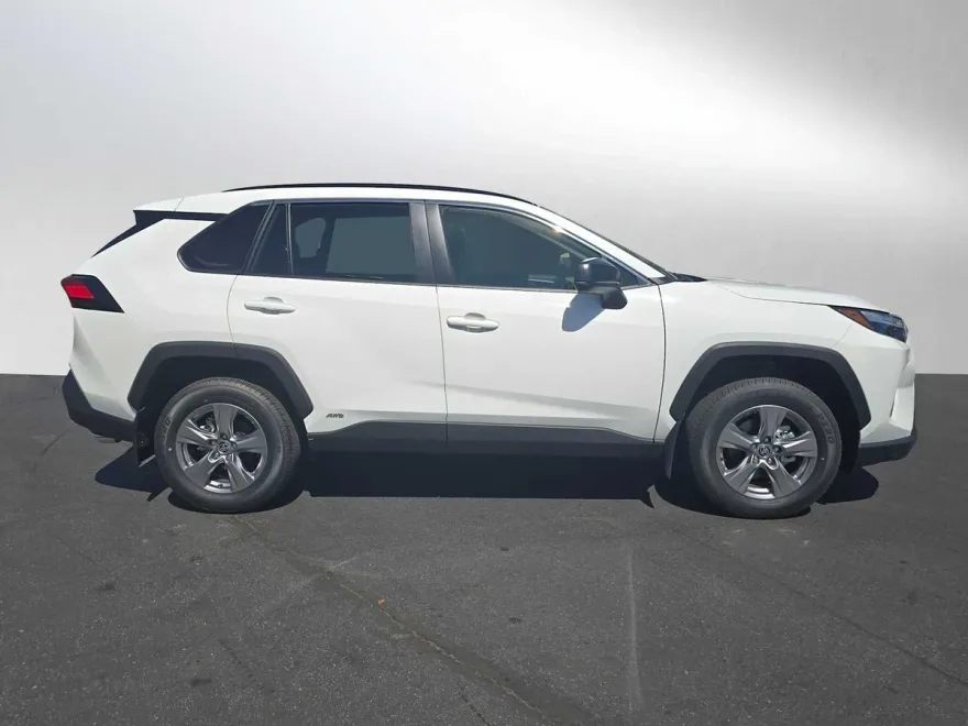 2025 Toyota RAV4 Hybrid LE photo 1