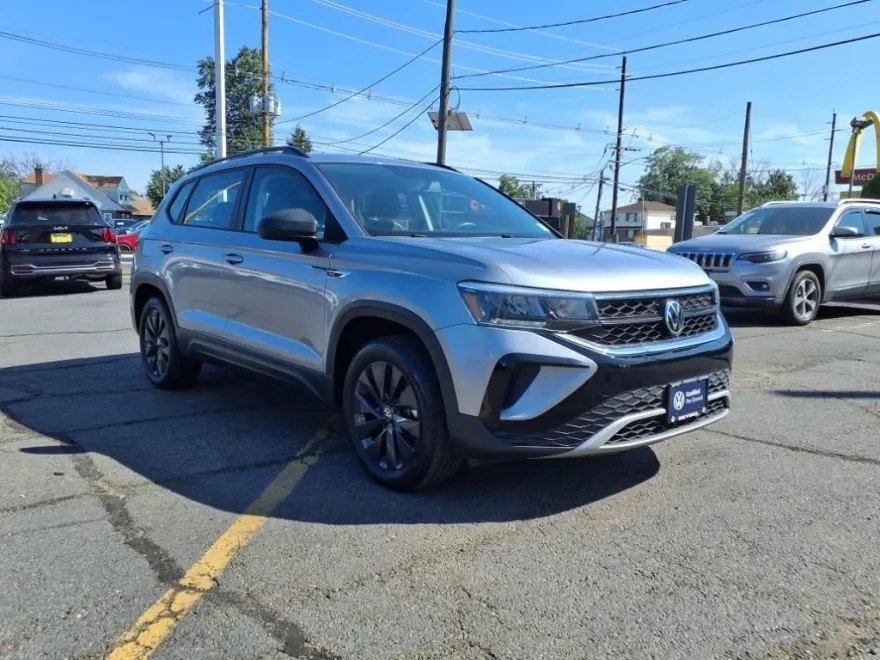 2022 Volkswagen Taos S photo 1