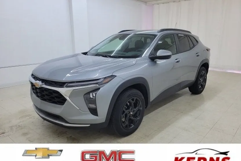 2024 Chevrolet Trax LT photo 1