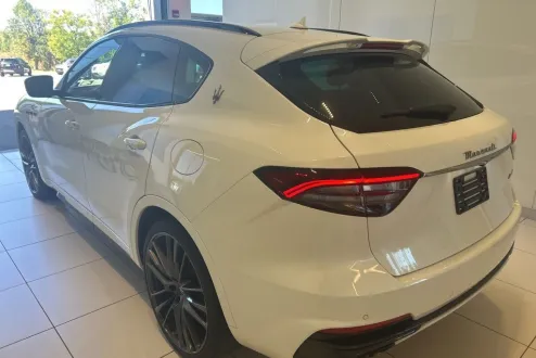 2022 Maserati Levante Trofeo photo 2