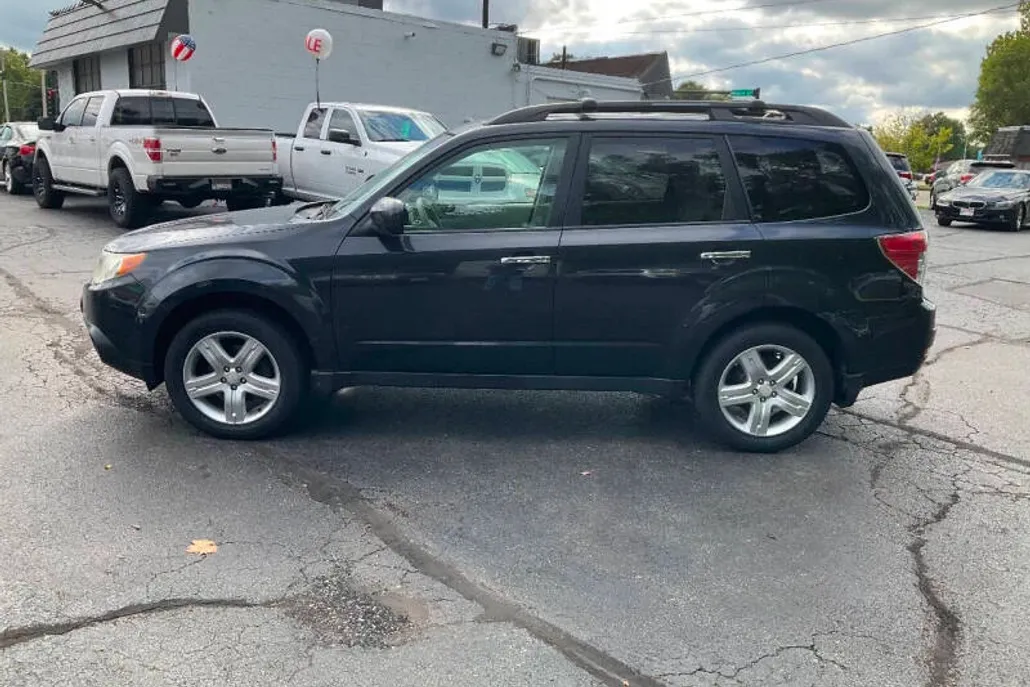 2009 Subaru Forester X Premium photo 1