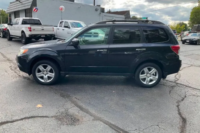 2009 Subaru Forester X Premium photo 1