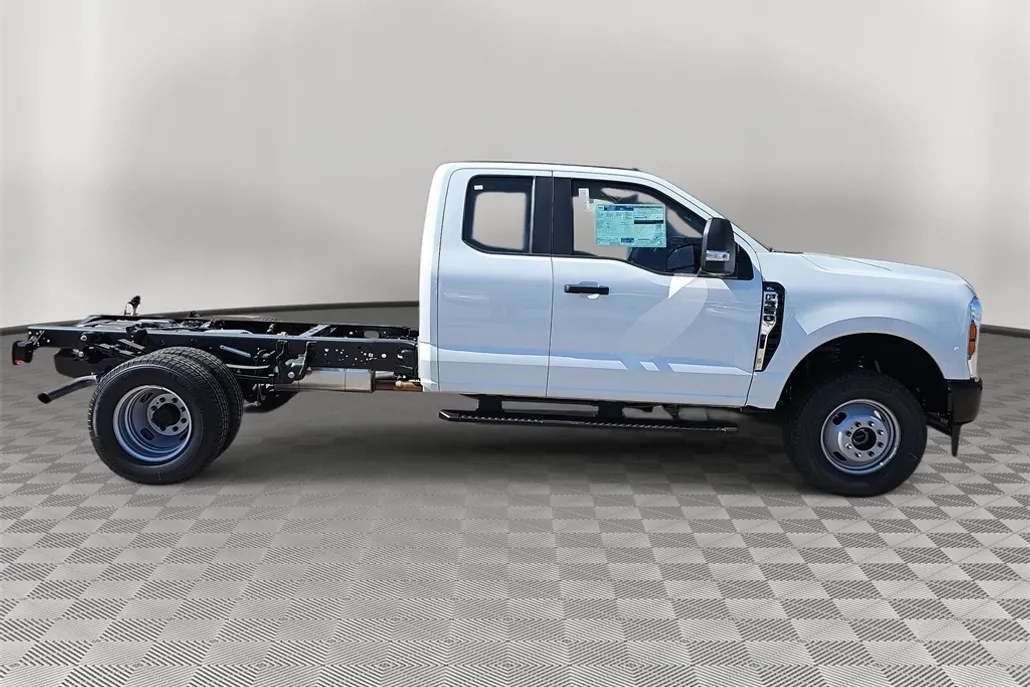2025 Ford F-350 XL photo 1