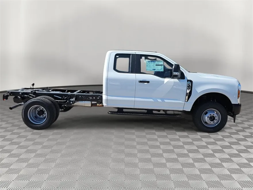 2025 Ford F-350 XL photo 1