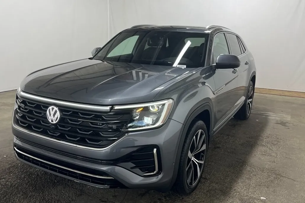 2025 Volkswagen Atlas Cross Sport SEL Premium R-Line photo 1