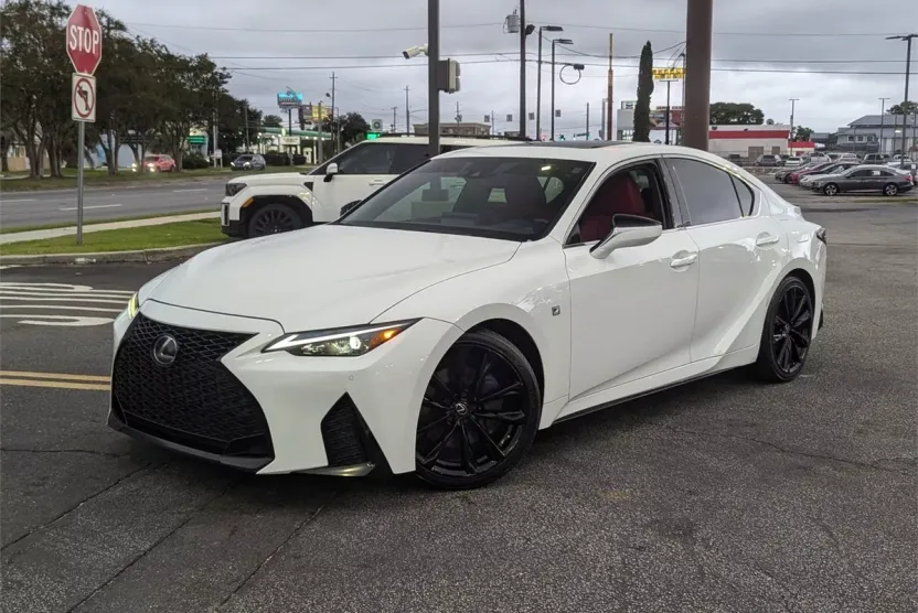 2022 Lexus IS 350 F SPORT photo 1