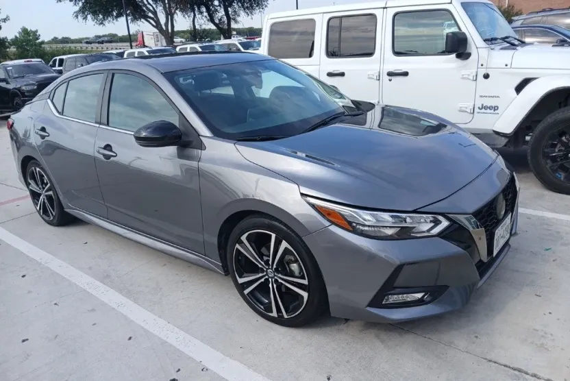 2021 Nissan Sentra SR photo 1