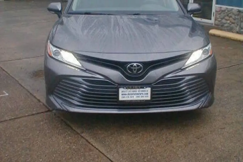 2020 Toyota Camry XLE photo 1
