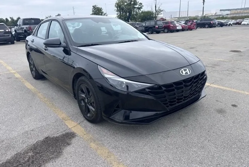 2021 Hyundai Elantra SEL photo 1