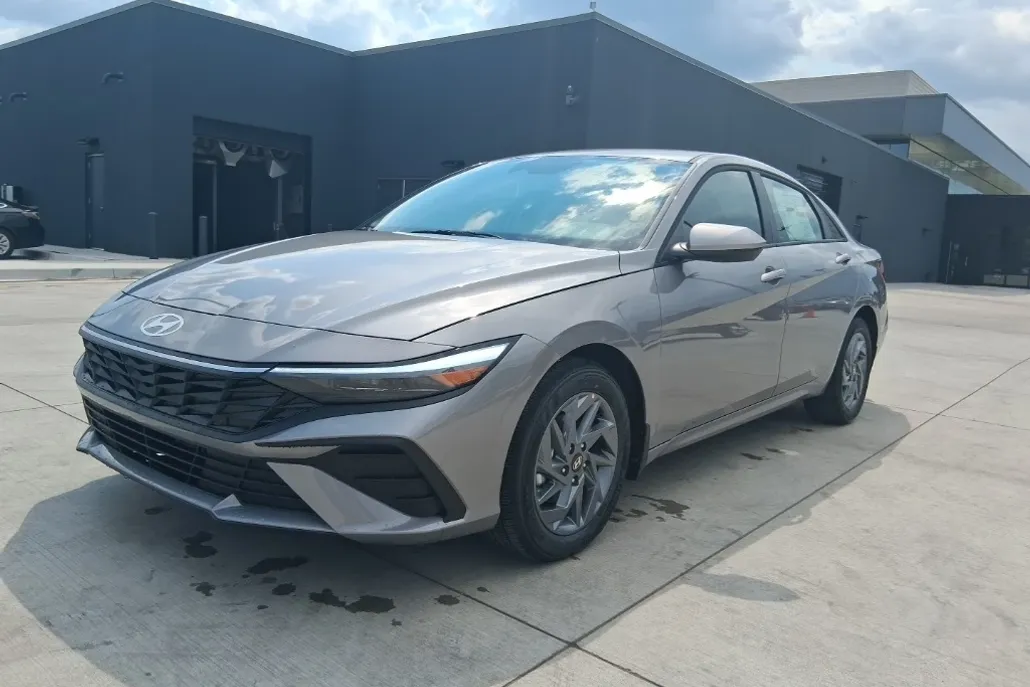 2025 Hyundai Elantra Hybrid Blue photo 1