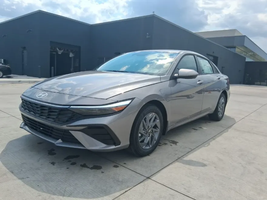 2025 Hyundai Elantra Hybrid Blue photo 1