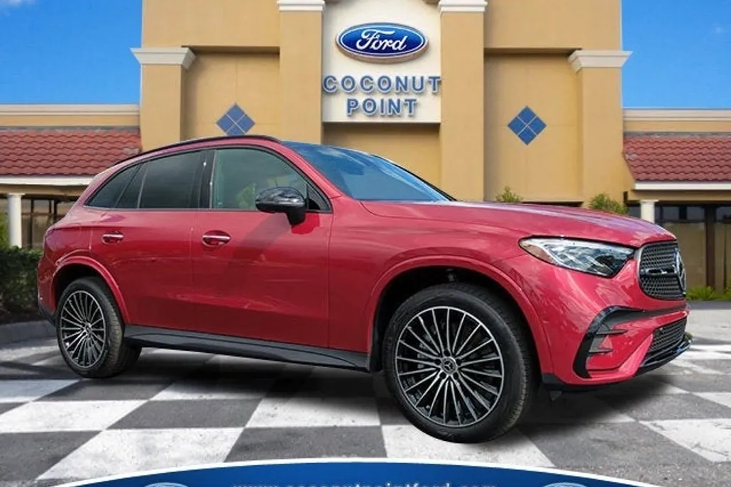 2025 Mercedes Benz GLC 300 4MATIC photo 1