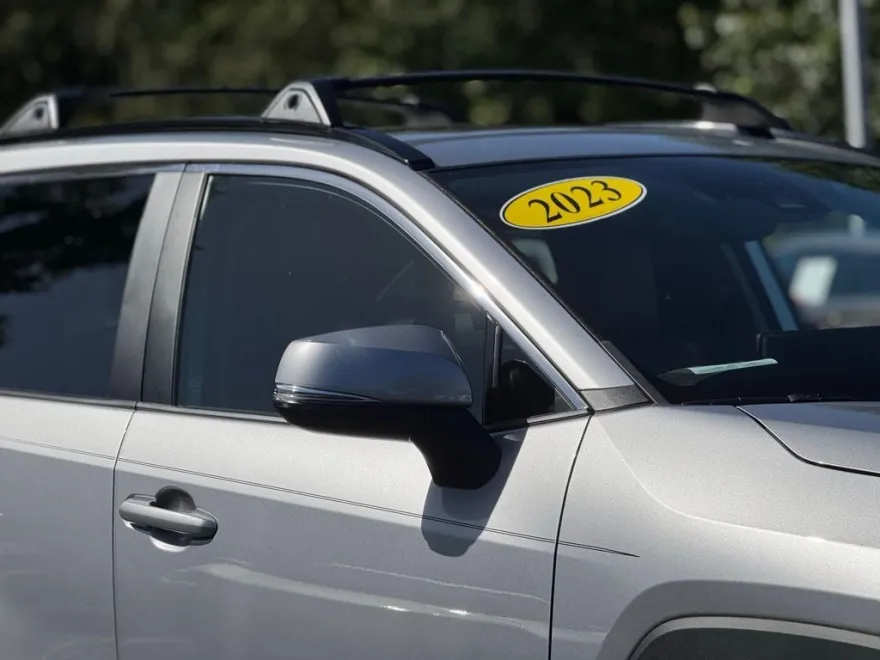 2023 Toyota RAV4 XLE Premium photo 1