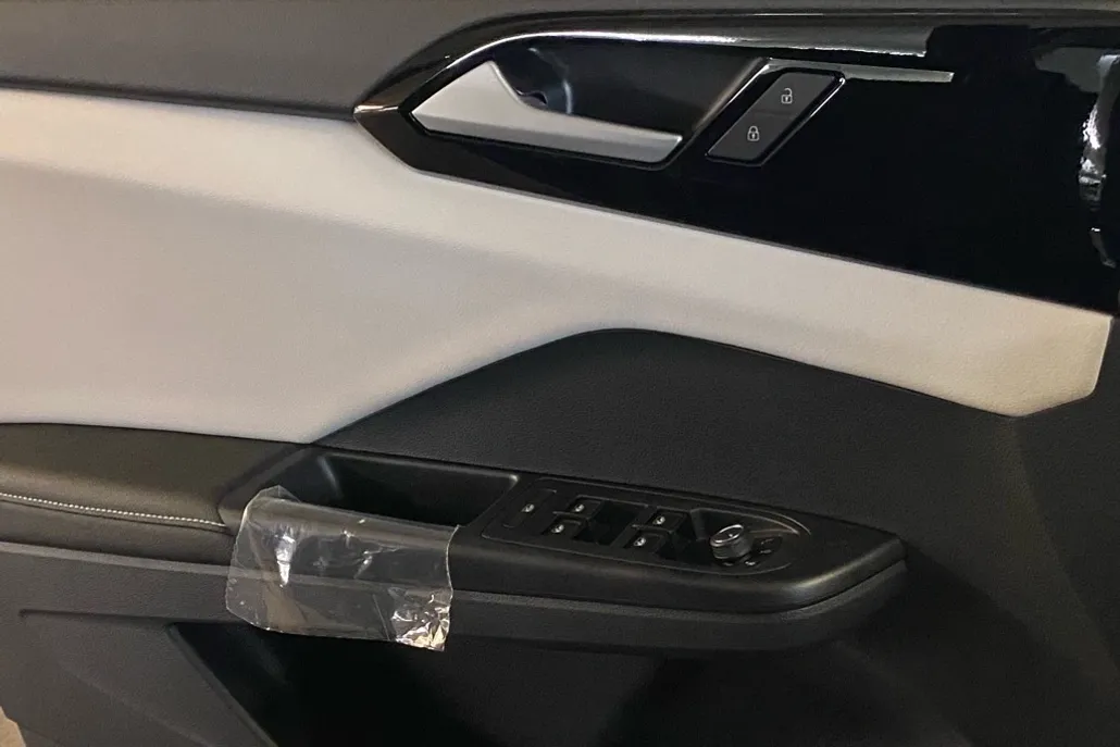 2025 Volkswagen Taos S photo 1