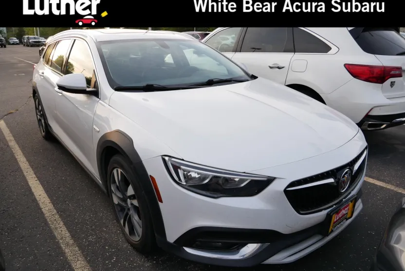 2019 Buick Regal TourX Essence photo 1