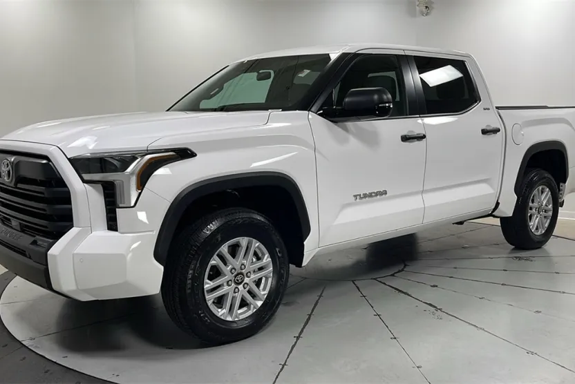 2025 Toyota Tundra SR5 photo 1
