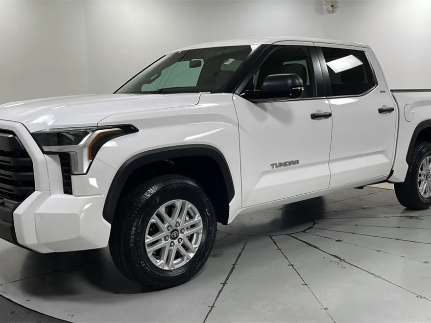 2025 Toyota Tundra SR5 photo 1