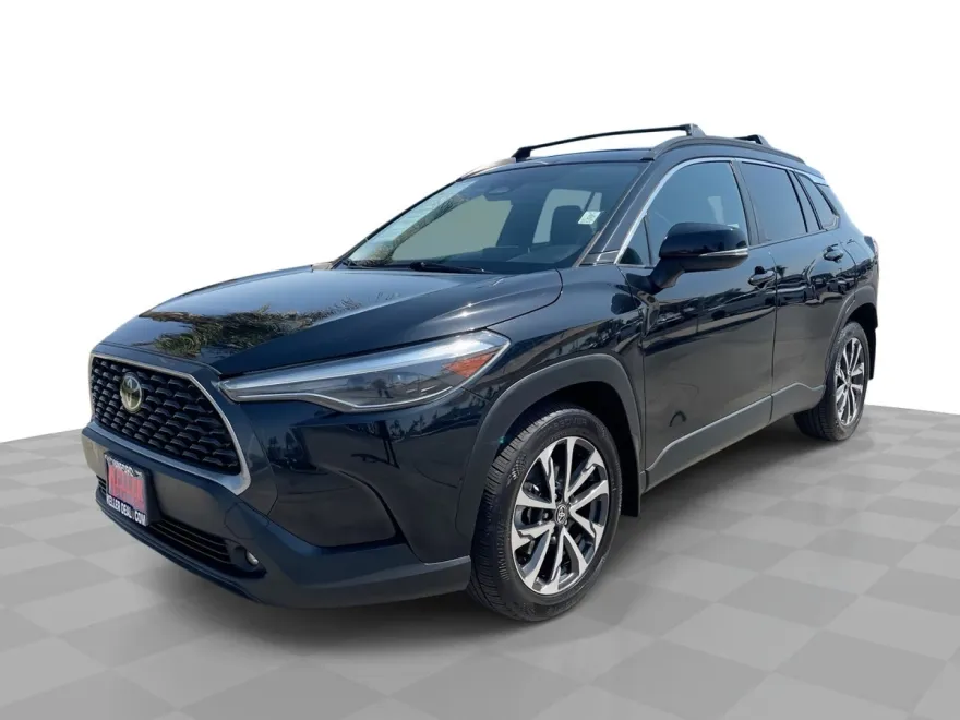 2023 Toyota Corolla Cross XLE photo 1