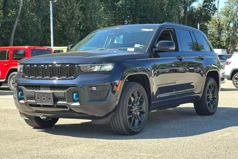 2024 Jeep Cherokee Limited 4xe photo 1