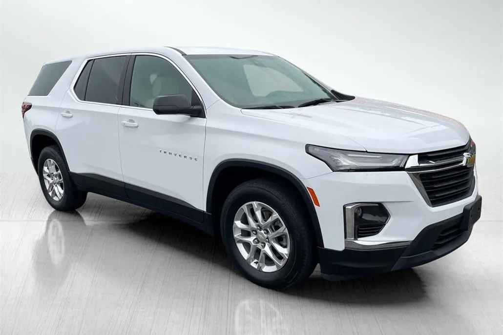 2022 Chevrolet Traverse LS photo 1