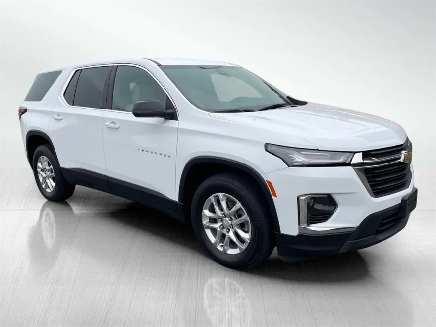 2022 Chevrolet Traverse LS photo 1