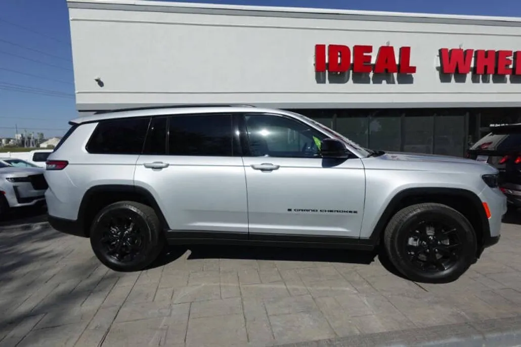 2024 Jeep Grand Cherokee Altitude photo 1