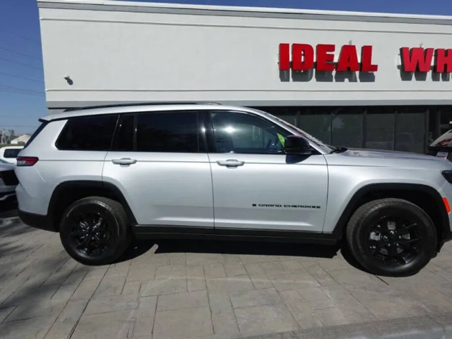 2024 Jeep Grand Cherokee Altitude photo 1