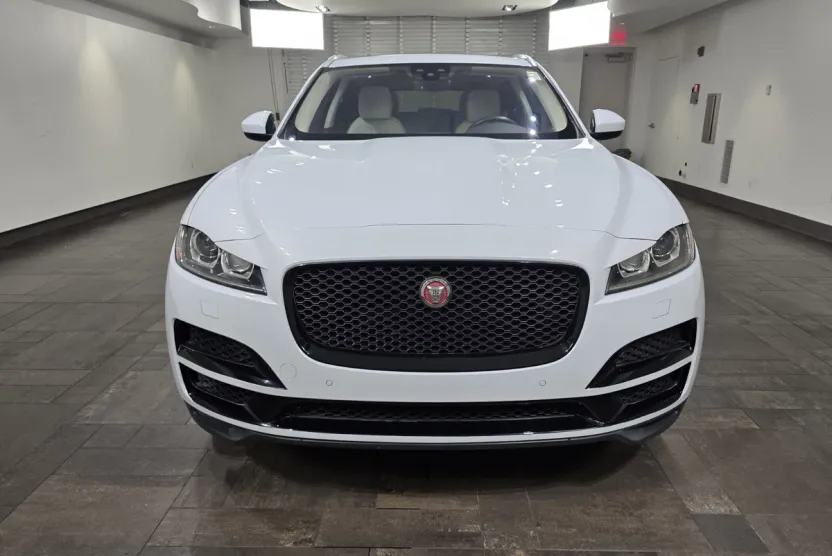 2020 Jaguar F-PACE Prestige photo 1