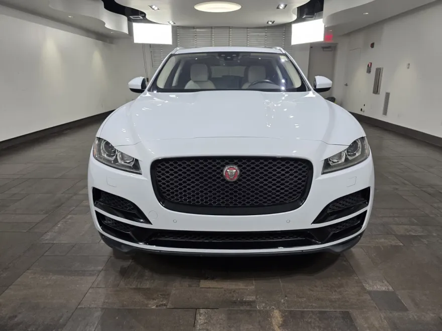 2020 Jaguar F-PACE Prestige photo 1
