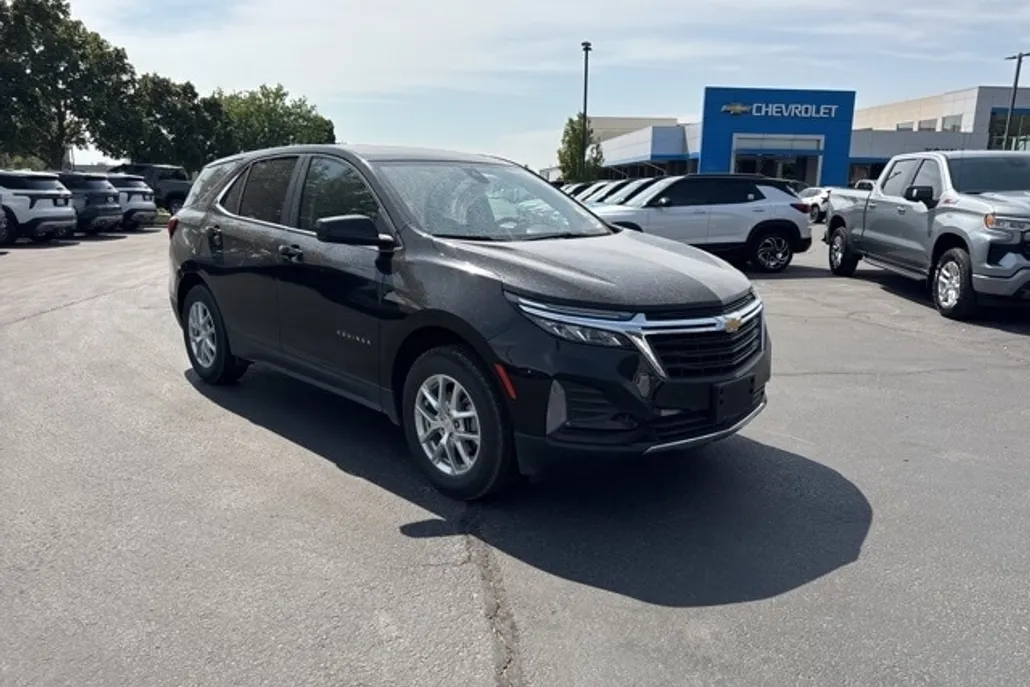 2024 Chevrolet Equinox LT photo 1
