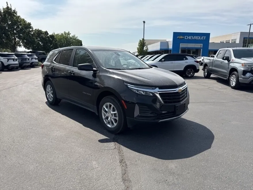 2024 Chevrolet Equinox LT photo 1