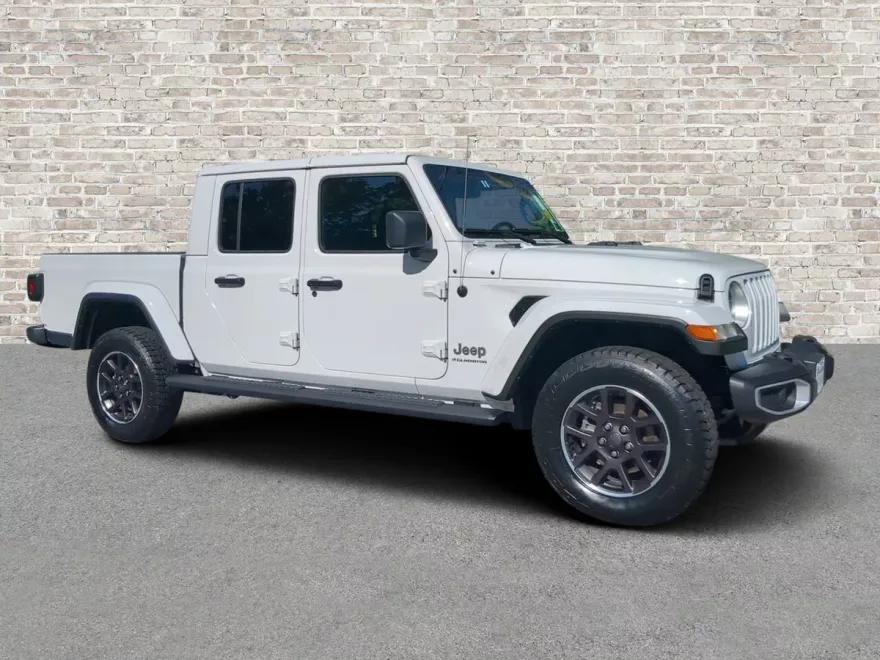 2023 Jeep Gladiator Overland photo 1