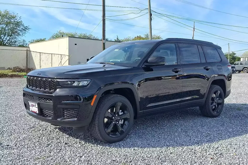 2025 Jeep Grand Cherokee Altitude photo 1