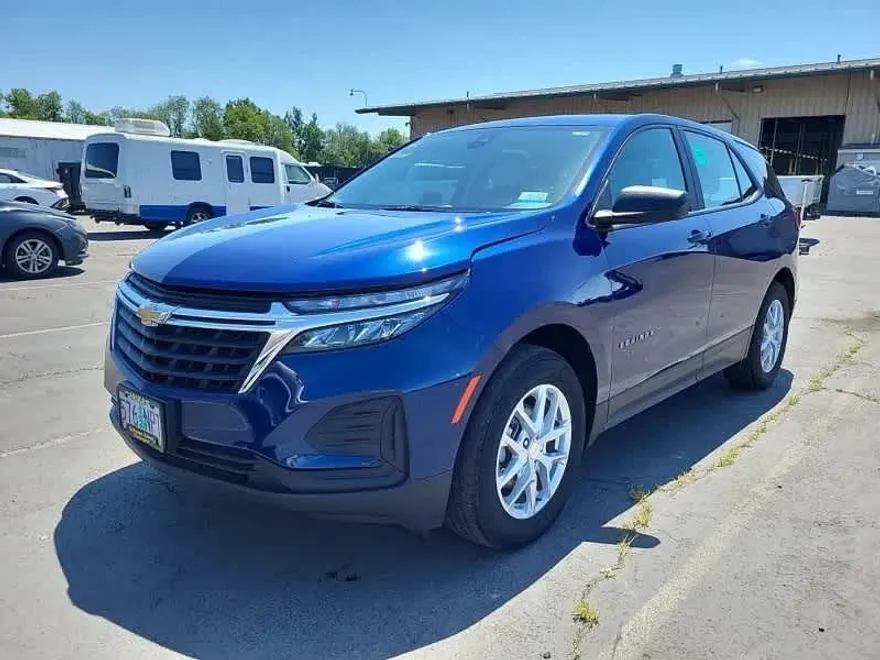 2023 Chevrolet Equinox LS photo 1