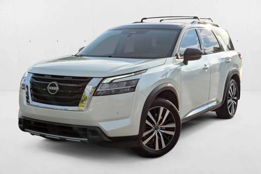 2024 Nissan Pathfinder Platinum photo 1