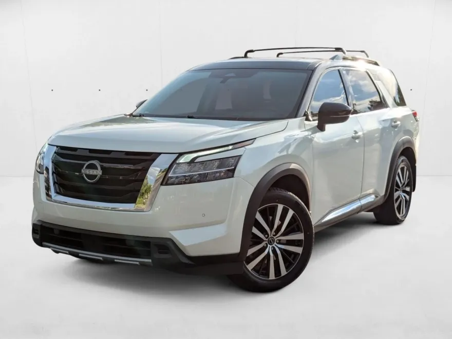 2024 Nissan Pathfinder Platinum photo 1