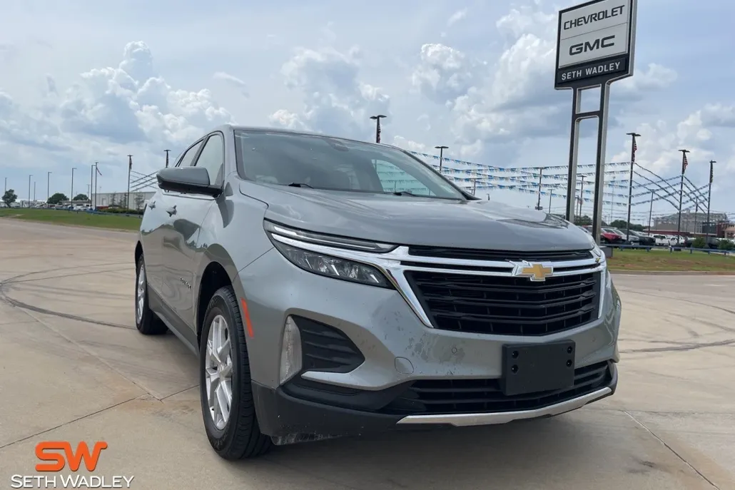2023 Chevrolet Equinox LT photo 1