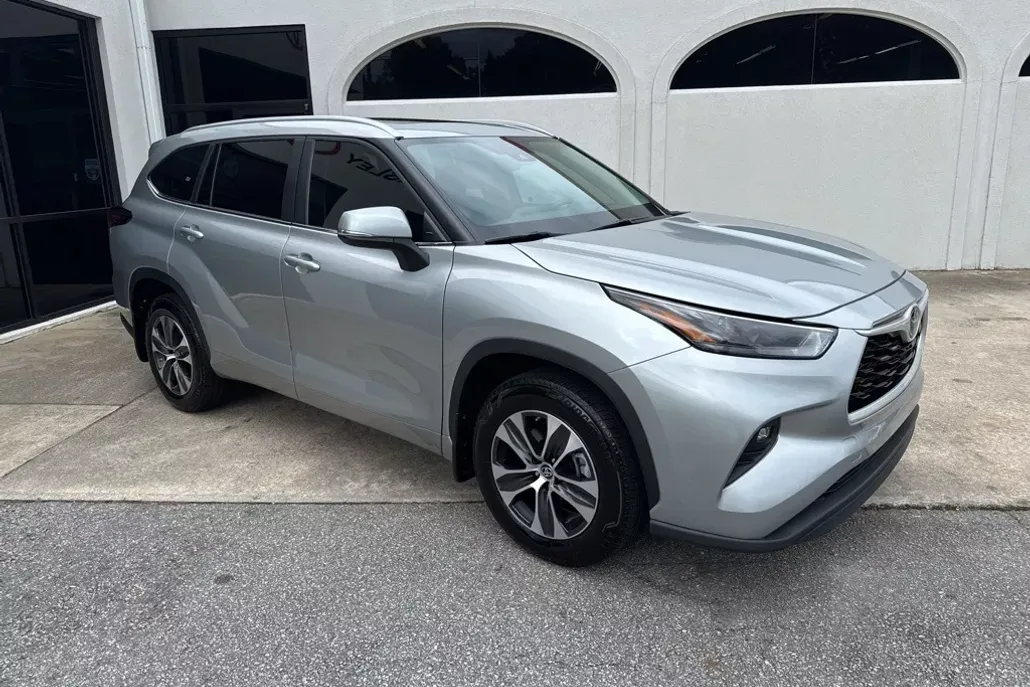 2024 Toyota Highlander XLE photo 1