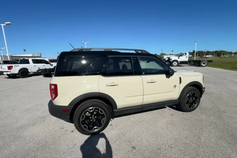 2025 Ford Bronco Sport Outer Banks photo 1